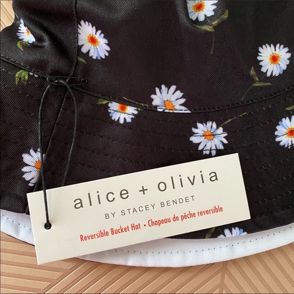 Alice+olivia reversible bucket hat navy w/daisy’s - Picture 5 of 7